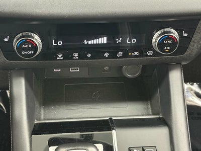 2024 Mitsubishi Outlander Plug-In Hybrid SE