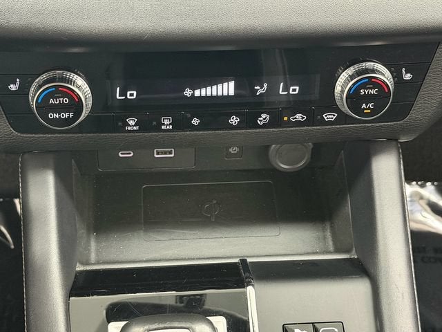 2024 Mitsubishi Outlander Plug-In Hybrid SE