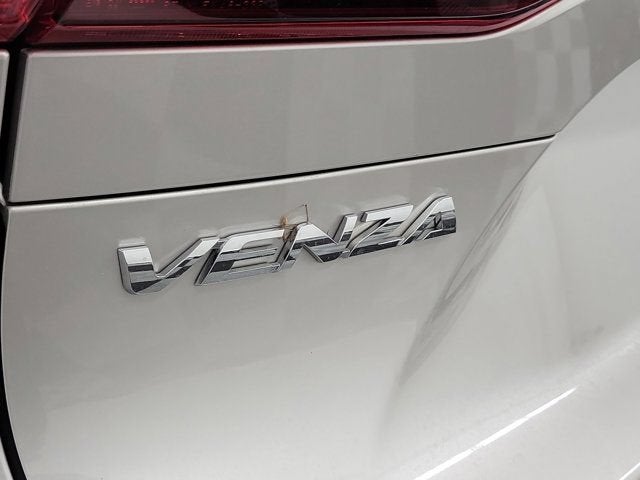 2023 Toyota Venza Base