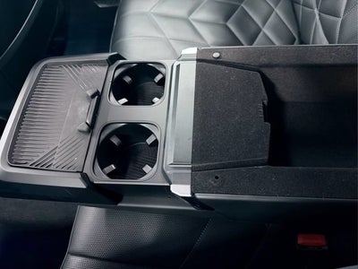 2025 BMW 7 Series 740i