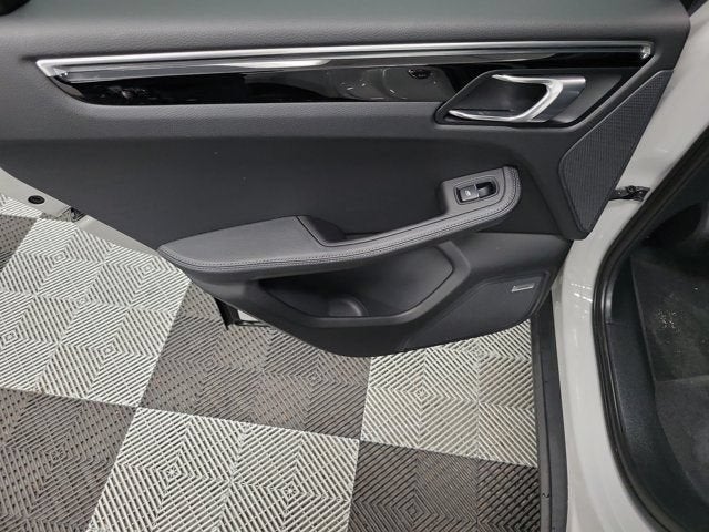 2024 Porsche Macan NA