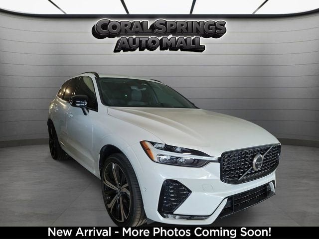 2022 Volvo XC60 B5 R-Design FWD's photo